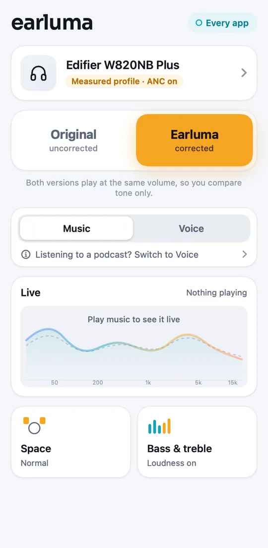 Pantalla principal de Earluma: el modelo de auriculares, el interruptor Original y Earluma y un gráfico de frecuencias en directo